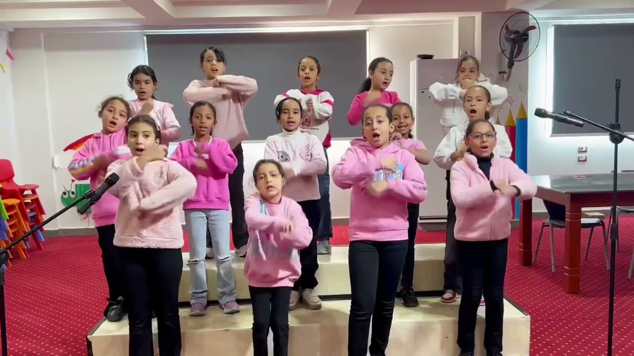 في أجواء موسيقية راقية، قدم طلاب المدرسة كورال مميز🎤
