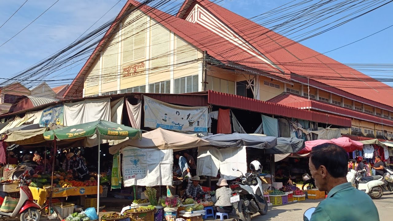 អប្សារា ផ្សារលេី សំបូរផ្លែឈេីក្នុងស្រុក