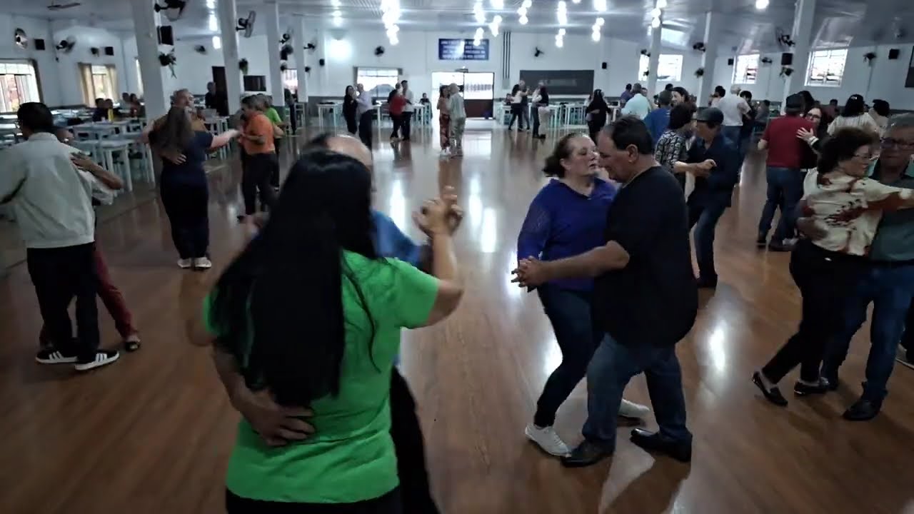 Sábado a tarde no Valdir Trentin clube do Vovô em Chopinzinho Paraná(com marcos e margarida)