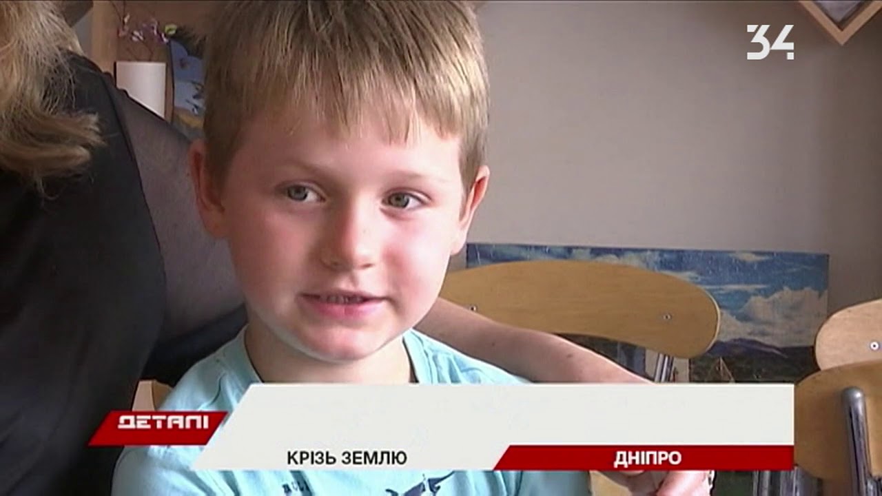 Как себя чувствует 6-летний мальчик, который упал в глубокий люк в Днепре?