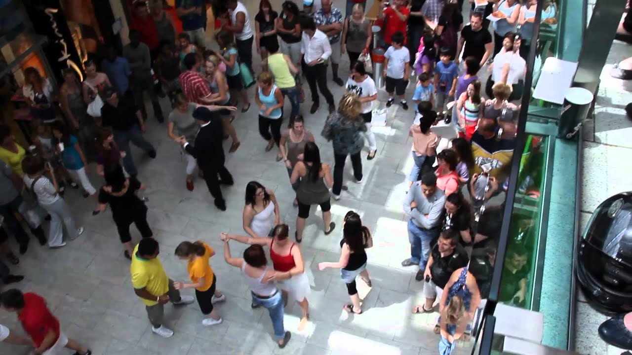 Flashmob Salsa Club Salzburg - Europark (1st edit)