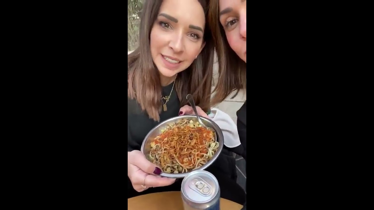 لما ٣ اخصائيات تغذيه من ٣ بلاد  ياكلوا كشرى ؟! - بعد الفيديو دة هتاكلو كشري عادي!