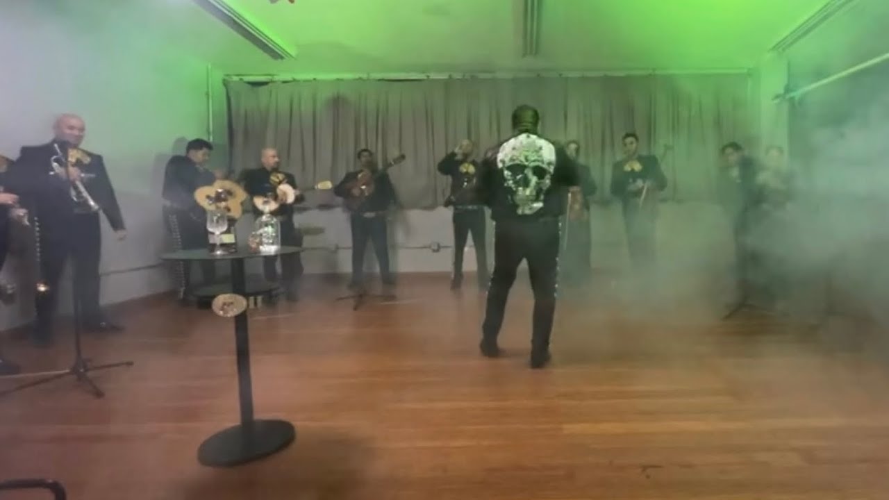 Simón Alvarez - No llega el olvido - En vivo