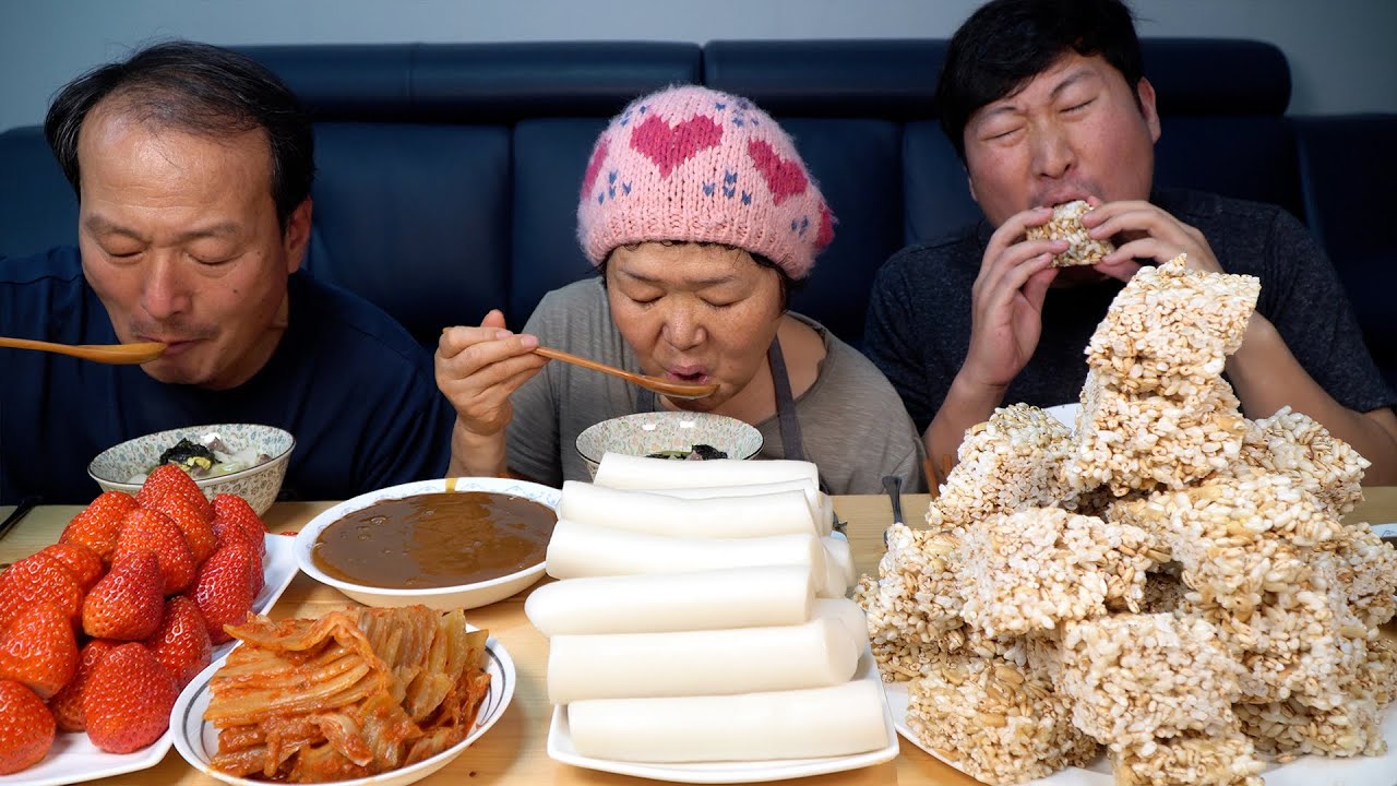 Сладкие слоёные рисовые лепешки, Зерновой сироп на Новый год - шоу еды Mukbang.