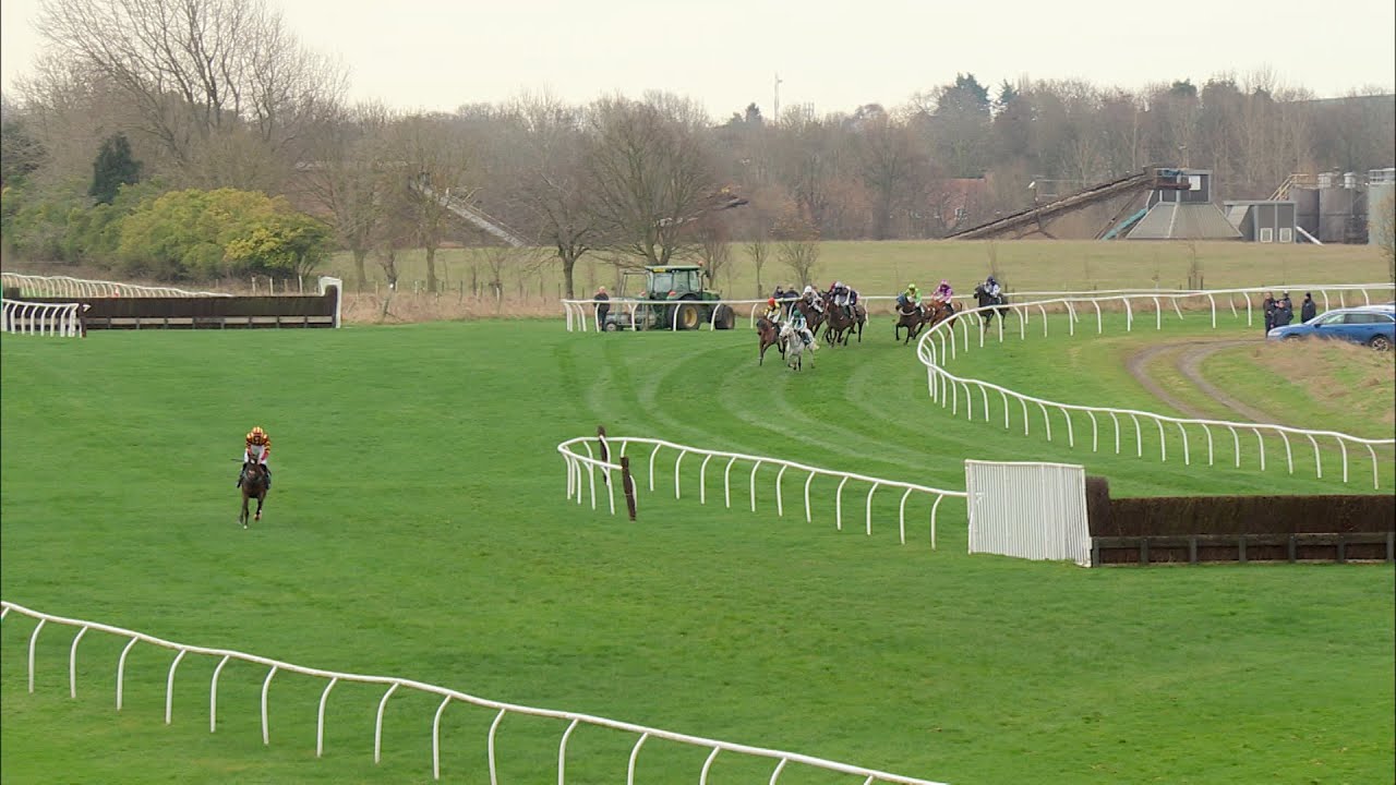 Remarkable! BE THE DIFFERENCE runs away with success at Catterick!