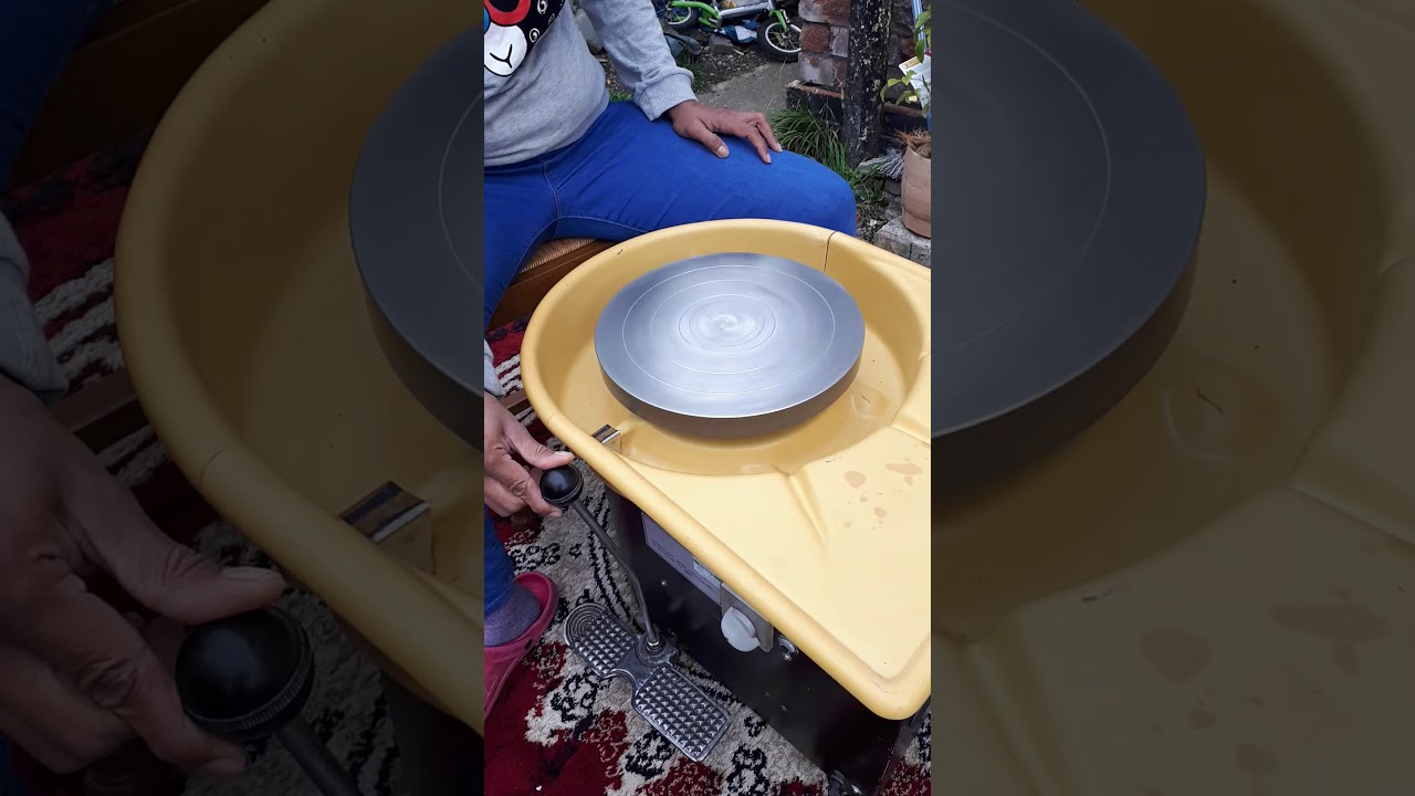 Shimpo RK-2C  electric pottery wheel in action