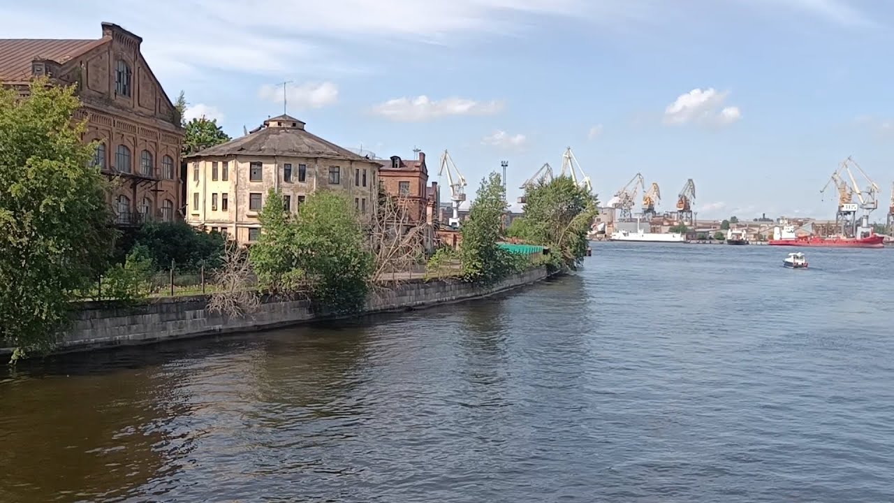 Walking in Saint Petersburg - Admiralteyskaya emb to Kolomna district and Yekateringofka river