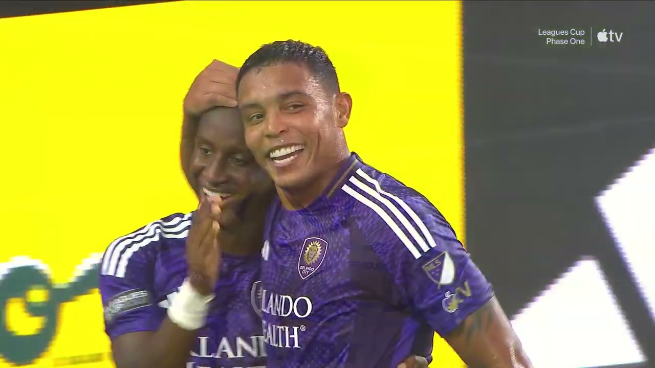 Triplete del colombiano Luis Muriel ante Necaxa