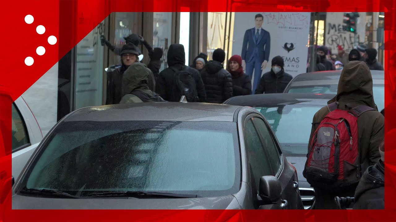 Corteo anarchici, imbrattamenti: momenti di tensione con polizia