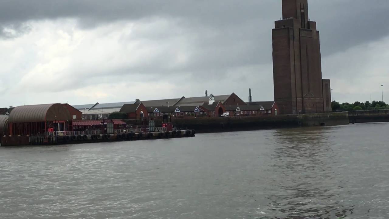 Mersey ferry Cruise on the Royal Iris of the Mersey, Seacombe to Woodside