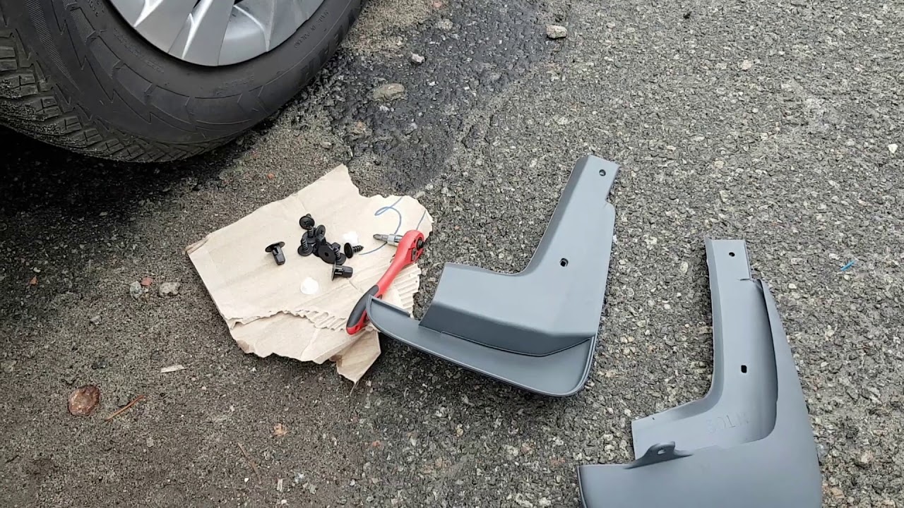 Установка оригинальных брызговиков на Toyota Camry 30
