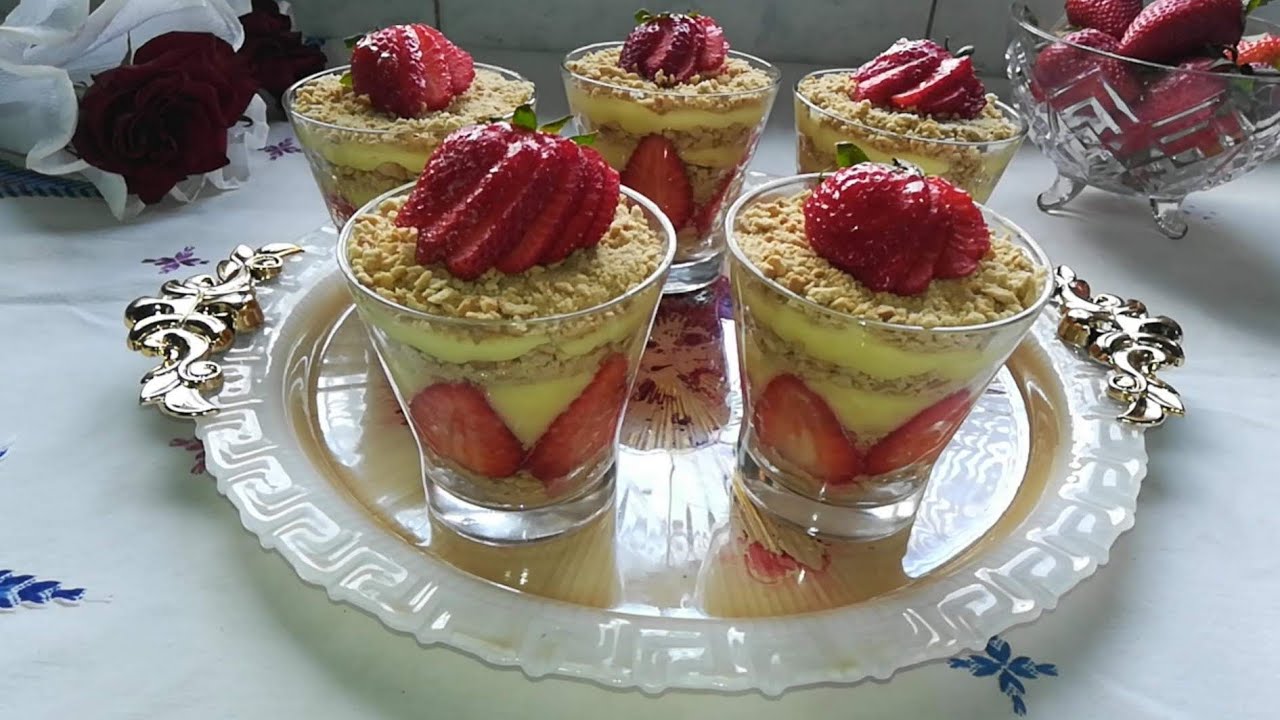 تحلية باردة بالبيسكوي🍪 و الفريز🍓 من ألذ و اسهل التحليات منعشة و بمكونات جد اقتصادية ضروري تجربيها 😋
