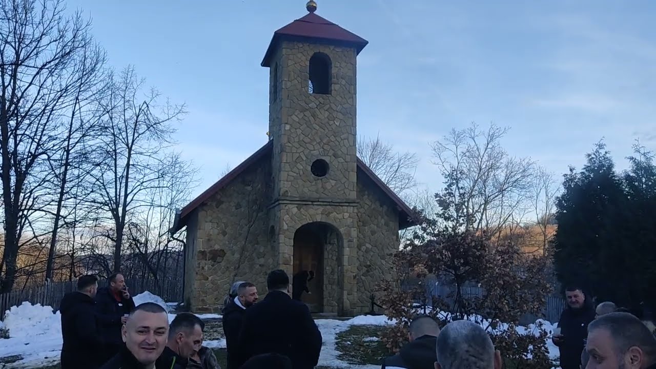 Lopare - Kod manastira Rožanj naložen badnjak prvog dana pravoslavne Nove godine