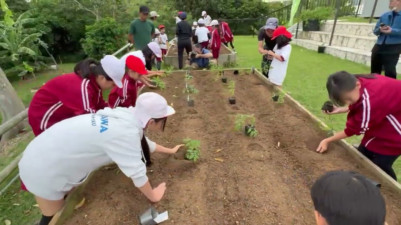 三育はるさぁタイム　秋の植え付け体験