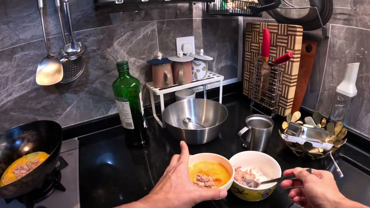 2025-12-25: 吞拿魚炒蛋配麵包