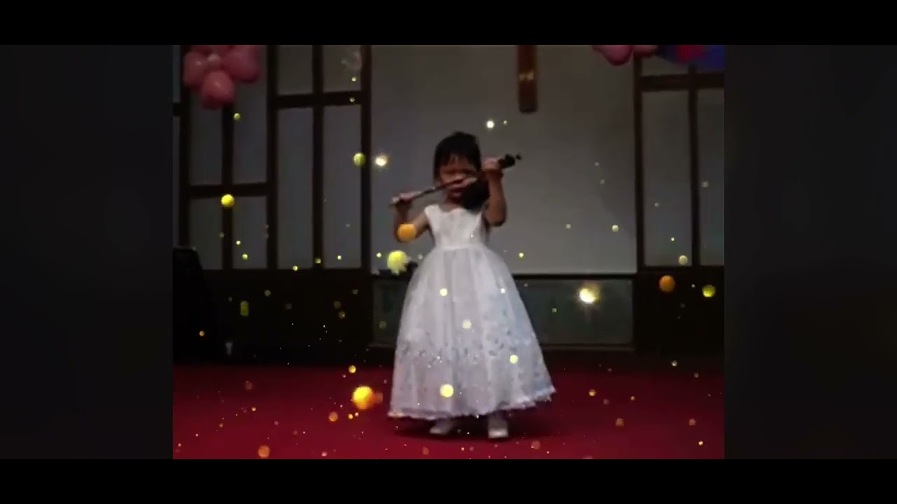 Yun Chen Huang 4 years old play violin￼