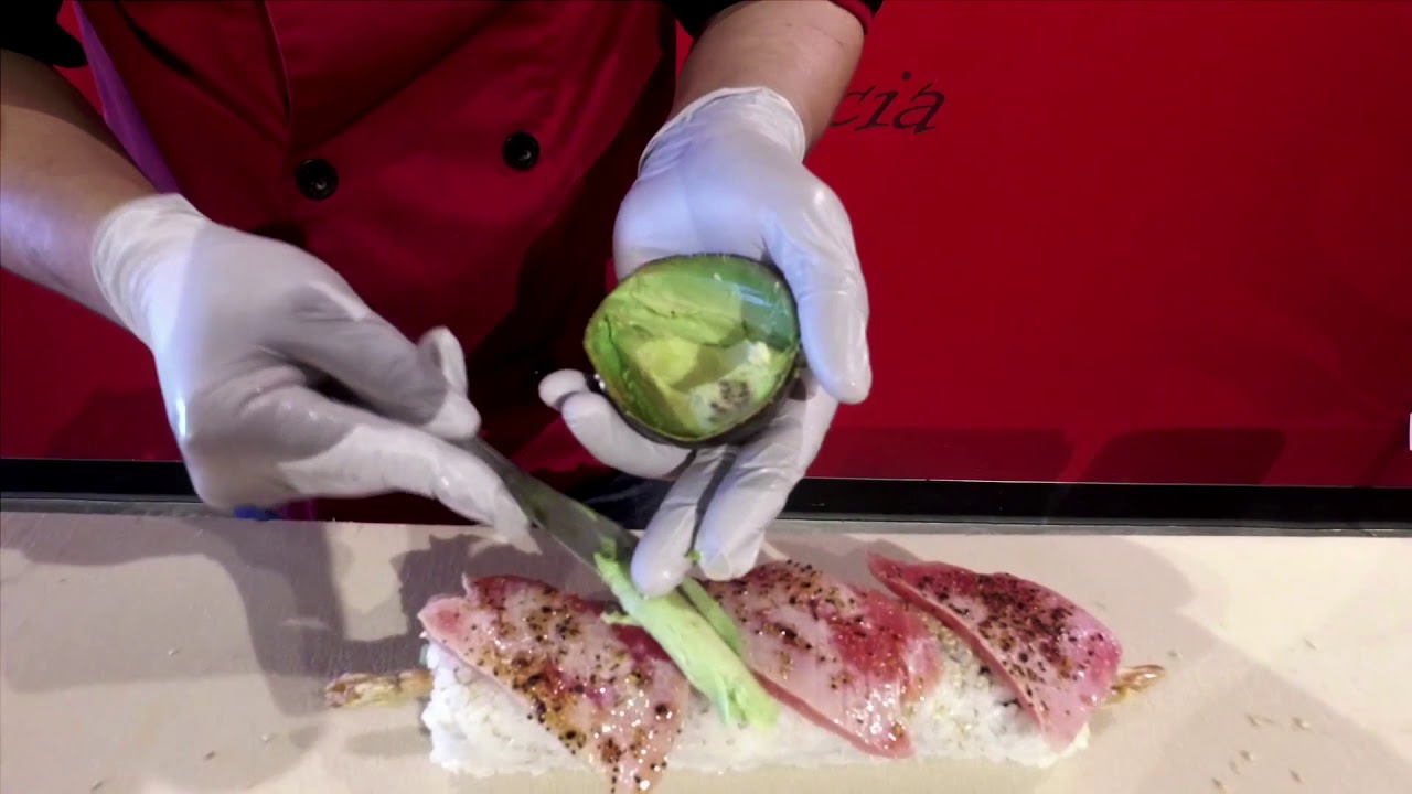 Making El Tataki Roll at El Tataki Sushi - Mexican Sushi Fusion in Phoenix AZ