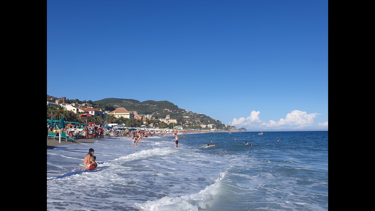 Finale Ligure Beach Italy / Finale Ligure Spiaggia, Italia 4K Video