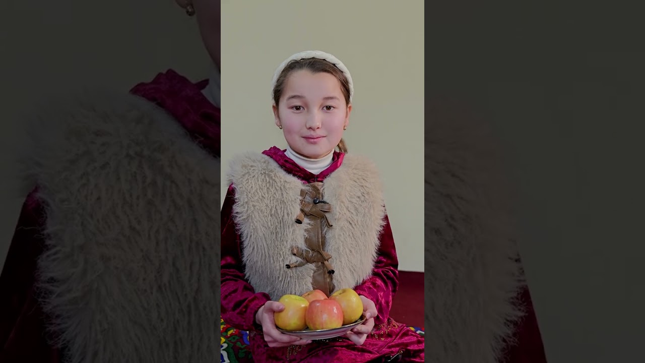 Mexribon qizim 😢 | Hasta otasi uchun bozorda ko‘kat sotayotgan qizaloq