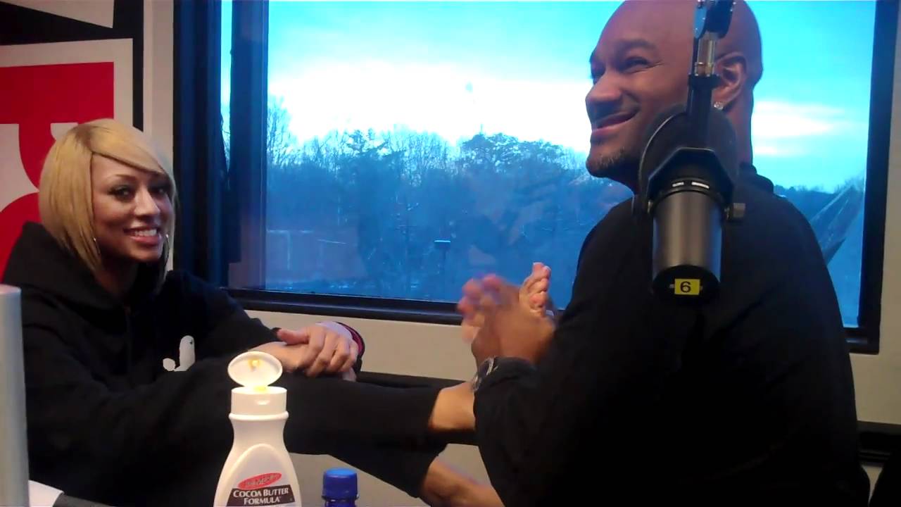 Big Tigger Massaging Keri Hilson's Feet