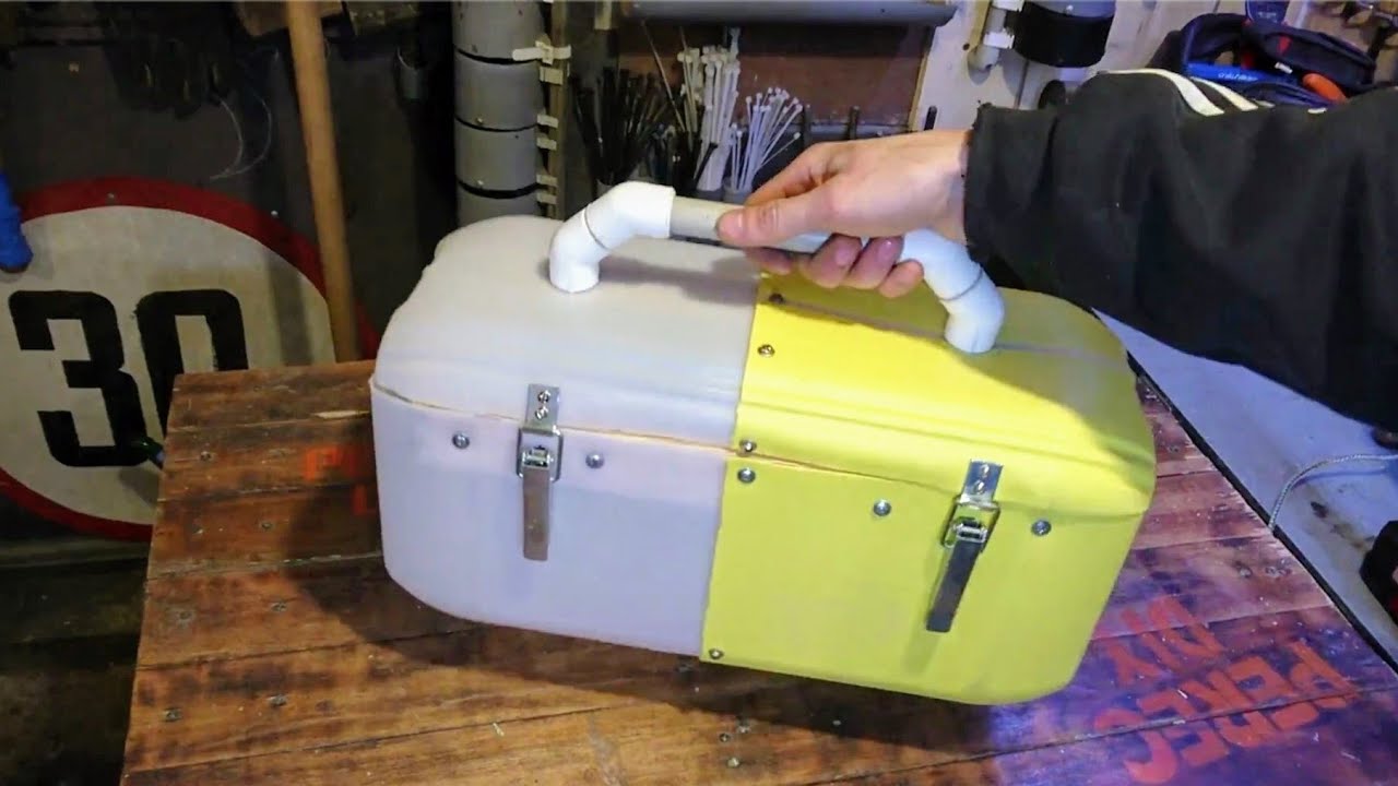 Ящик для інструментів із пластикових каністр