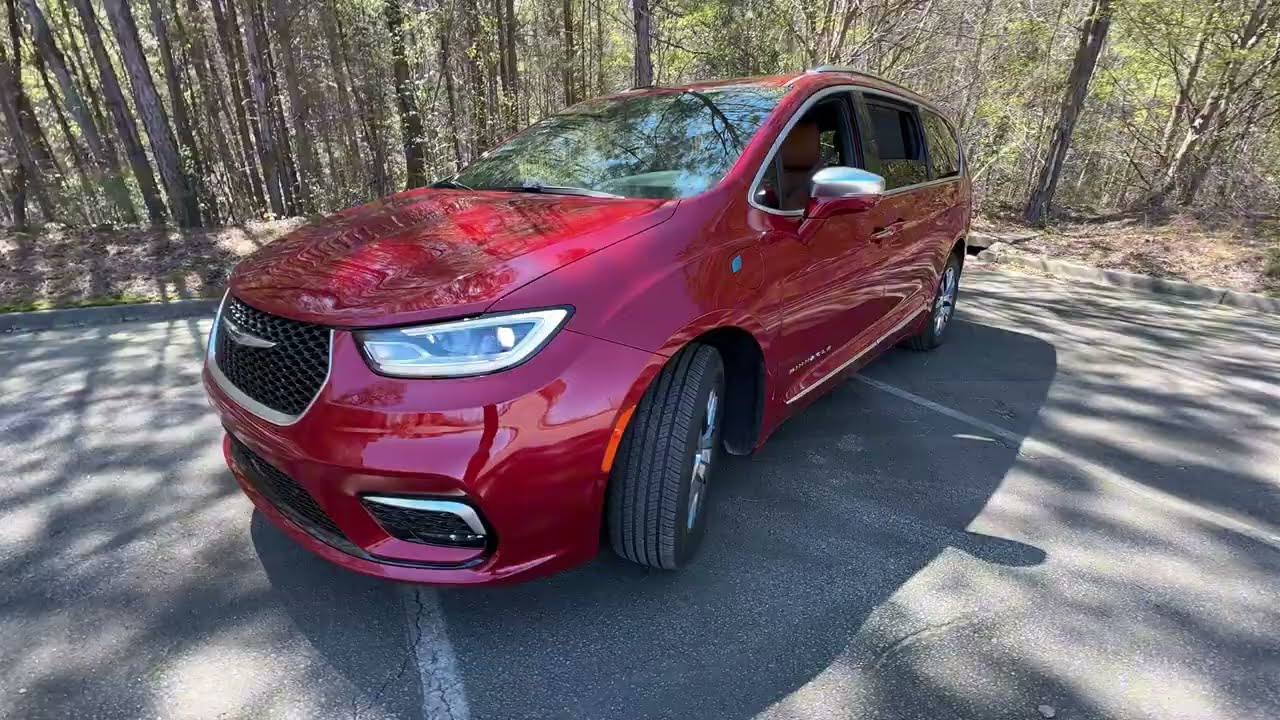 2024 Chrysler Pacifica Pinnacle Hybrid luxury van