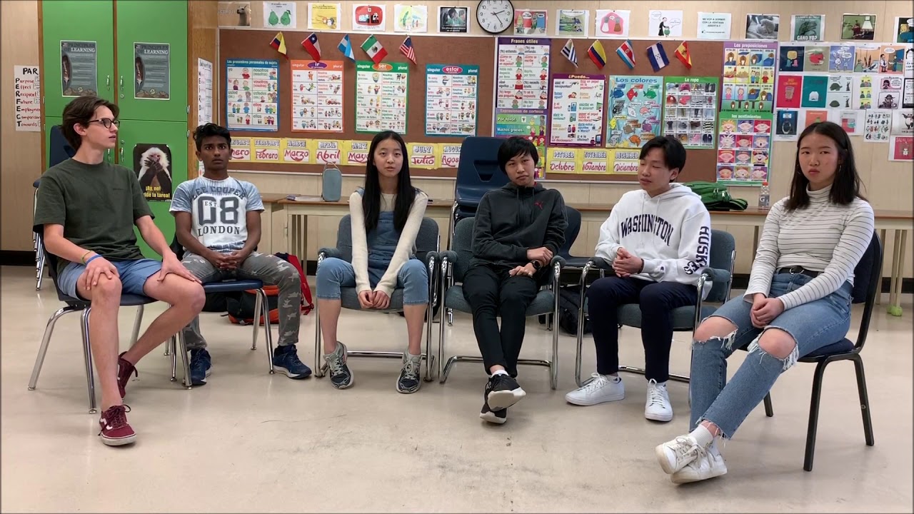 Hablando sobre la clase de español - Estudiantes de IB