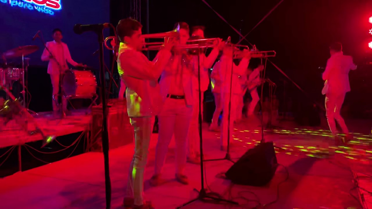 Muévanse Todos Y Olé Ole -Banda Los Coyulitos