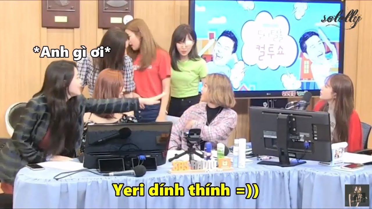 Series tán gái của Ahn Hi Dơn tại Cultwo show =)) HANI x RED VELVET / KISUM moment
