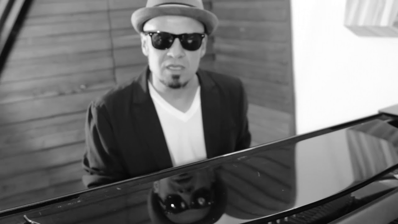 S&eacute;rgio Britto (Tit&atilde;s) - Enquanto Houver Sol (Piano e Voz).