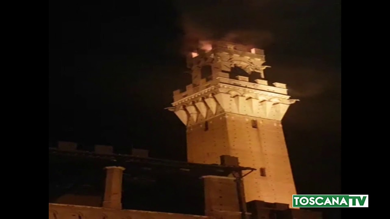 2017-08-17 SIENA - FIAMME SULLA TORRE DEL MANGIA