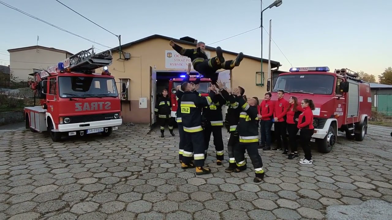 Taniec radości w Niewiadomu. Tak strażacy dziękują za głosy