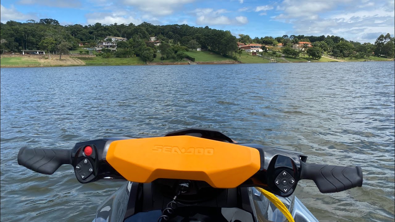 Passeando com Jet Ski pelas Marinas na Represa Itupararanga - Interior SP