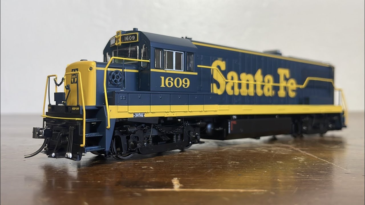 ATSF U25B (Rapido) Review