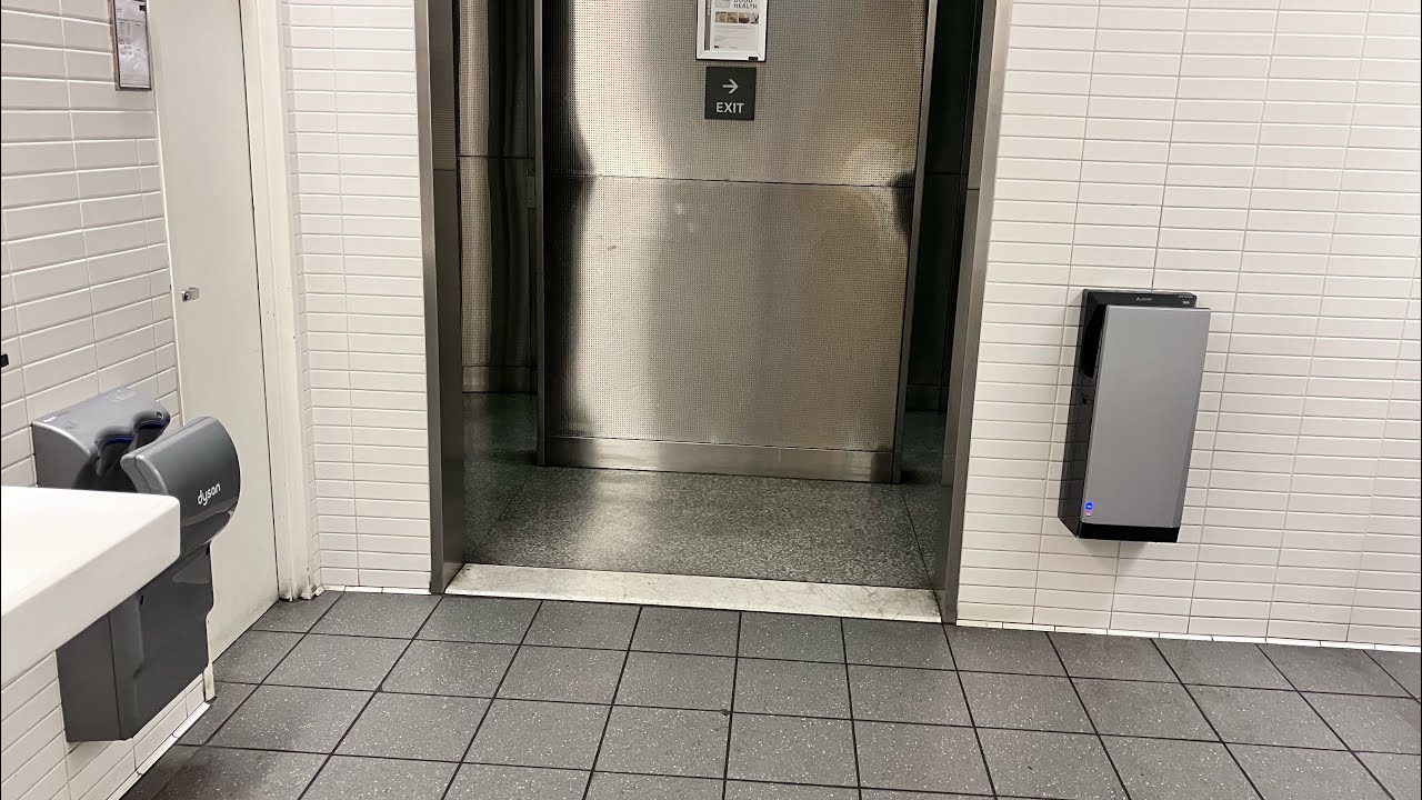 Mitsubishi Jet Towel Slim and Dyson Airblade dB | Departures Level in San Francisco Airport | SF, CA