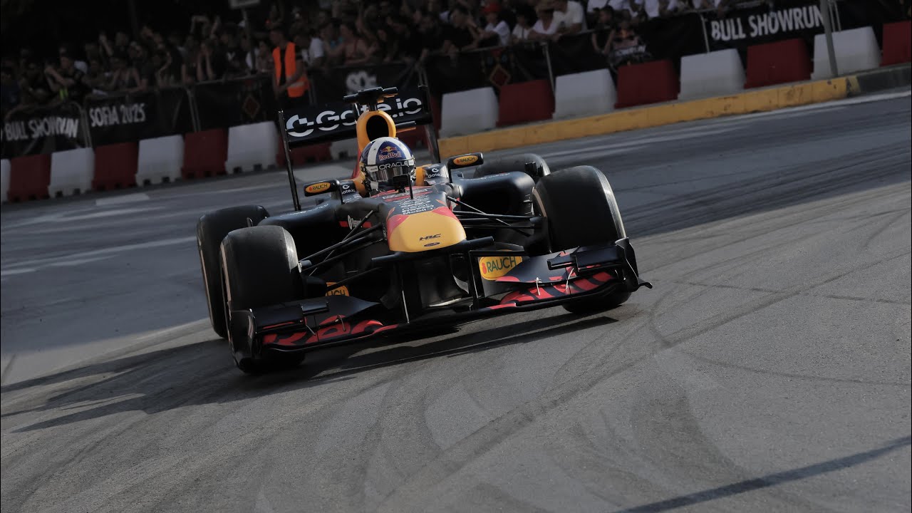 Шоуто Red Bull Showrun Sofia не разочарова, Цолов за първи път в болид на Формула 1