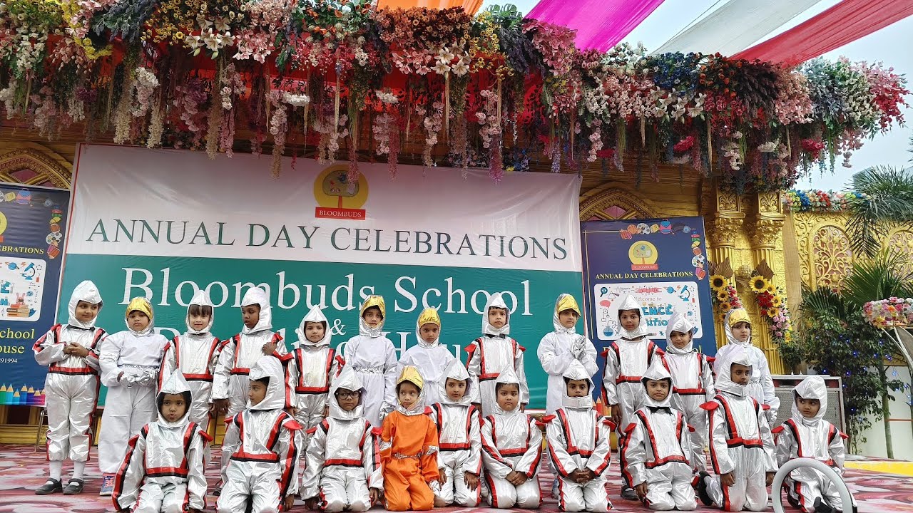 Bloombuds School & Boarding House में Annual Function और Science Exhibition धूमधाम से मनाया गया।
