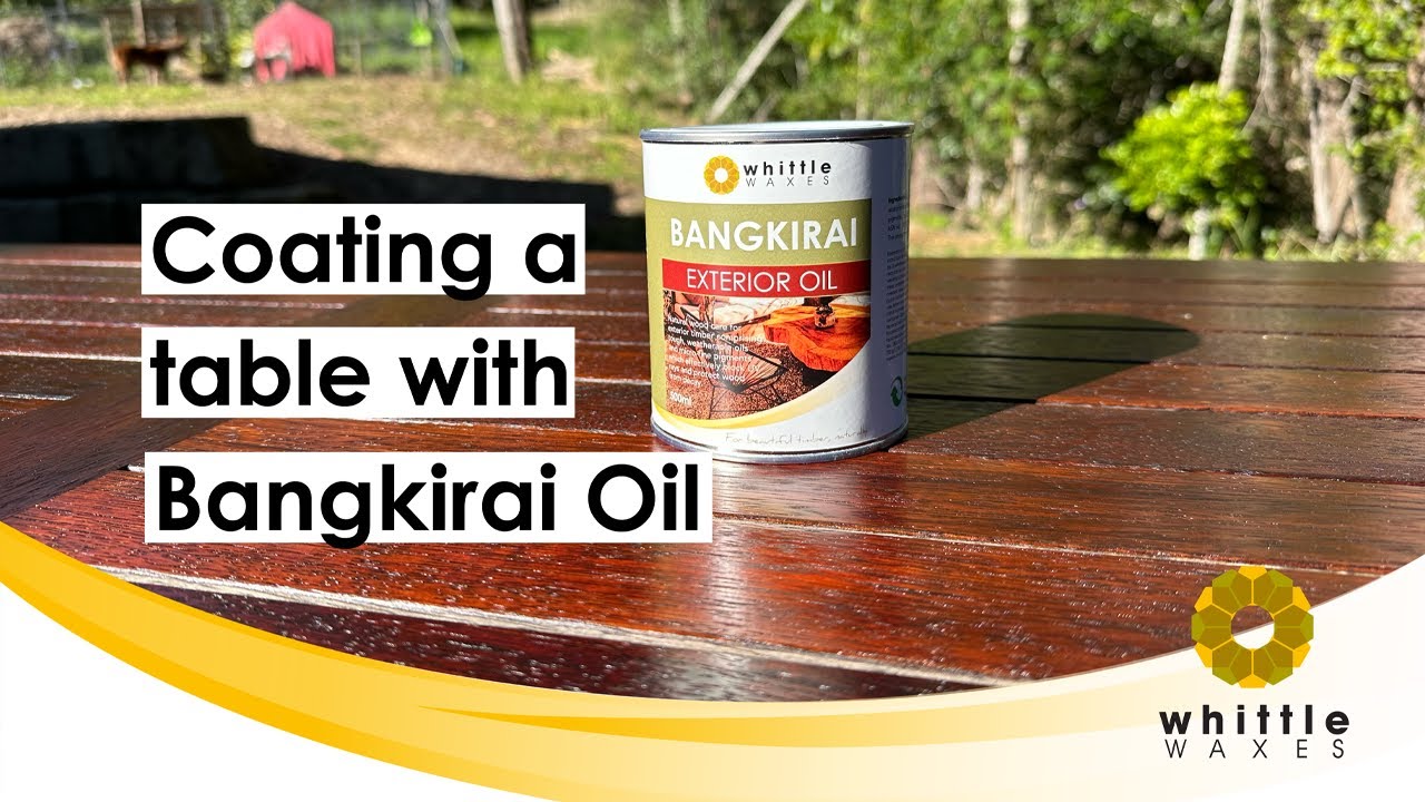 Coating a table with Bangkirai Oil