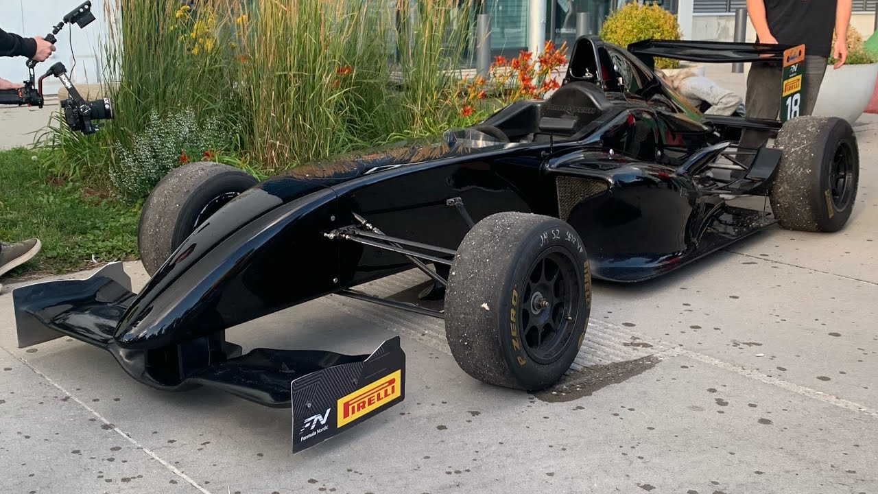 Some clips from tonights car meet at Bromma Blocks (GTR, Ariel Atom, Formula 4 & more!)