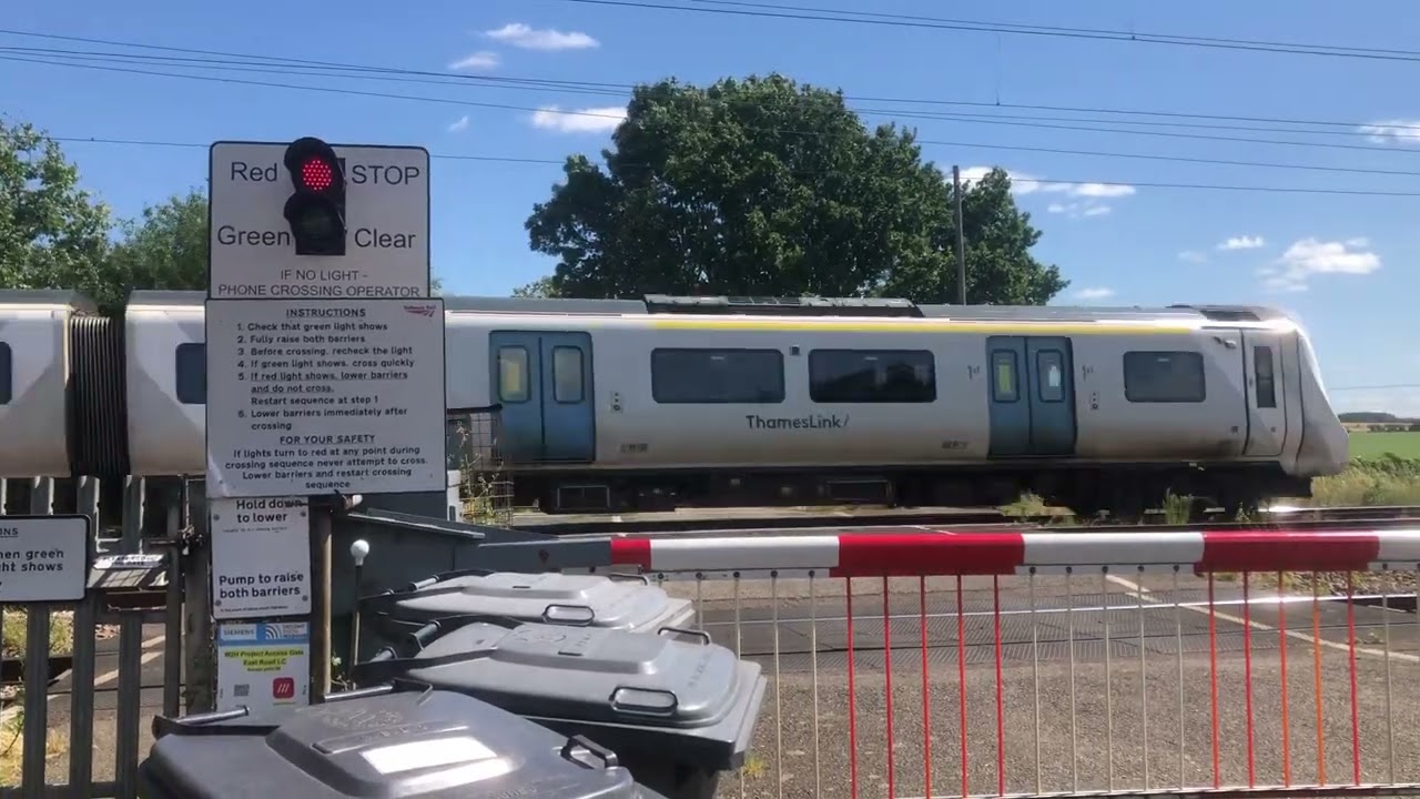 East Rd level crossing, Langford