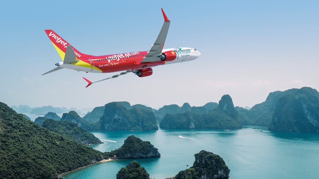 Approach and Landing at Phuket (HKT)