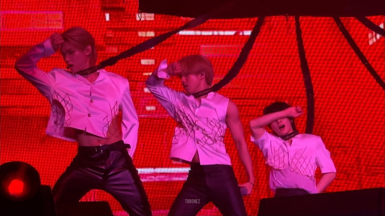 230203 Stray Kids - 강박 (Red Lights) / somehow Felix focused 😉 @ 2nd World Tour MANIAC in Thailand