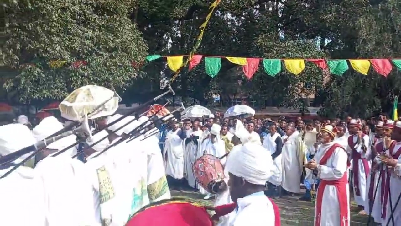 ይቤሎ መድኃኒነ ለቅ/ጊዮርጊስ ኵሉ ዘሐነፀ ቤ/ክን በስምከ ትርጉም መድኃኒታችን ኢየሱስ ክርስቶስ ቅ/ጊዮርጊስን ቤ/ክ በስምህ ላነፀ ሁሉብሎ ቃል ኪዳን ገባለት።