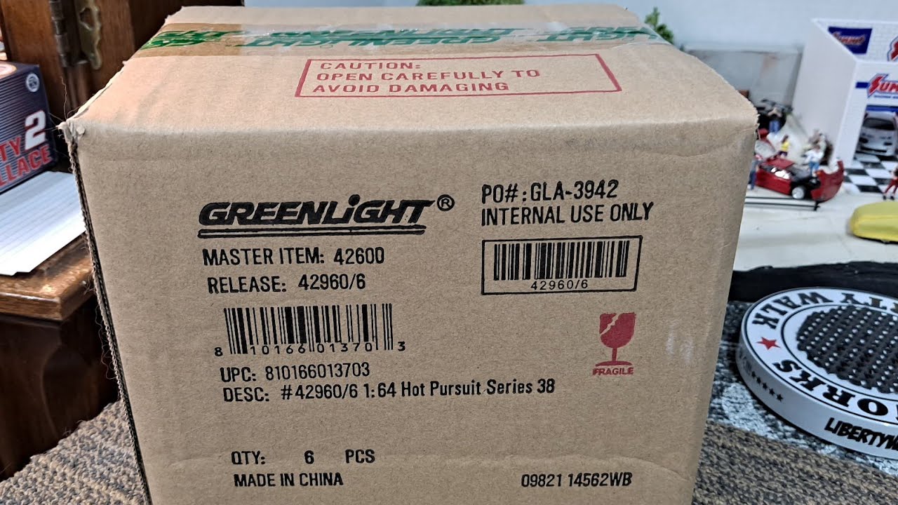 Greenlight Hot Pursuit series #38 case unboxing and a close look