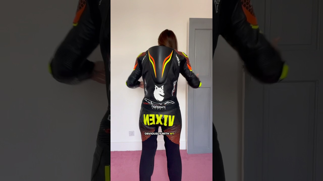 Заказной гоночный костюм только что прибыл! ⁠@rstmotodirect #байкер #мотоцикл #гоночныйкостюм