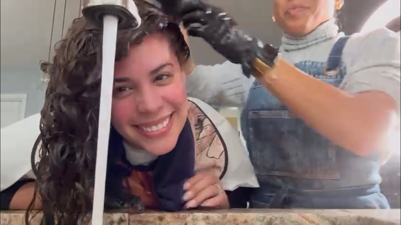 ASMR MY HAIRSTYLIST WASHES MY HAIR OVER THE SINK