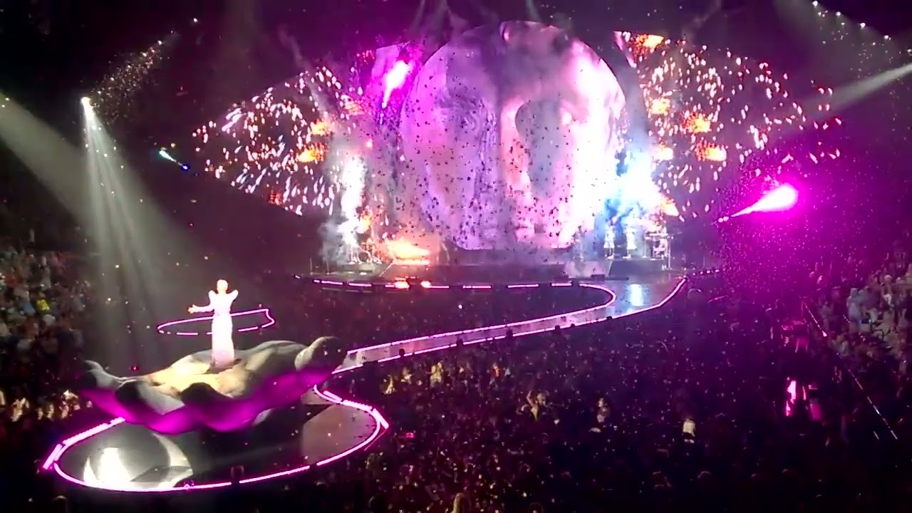 Katy Perry - Firework - Mohegan Sun Arena - September 21, 2017