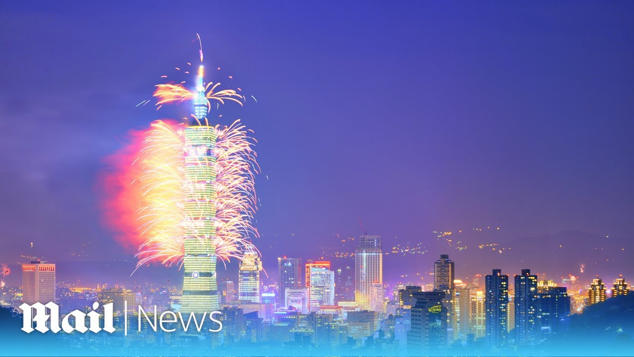 LIVE: New Year's Eve fireworks display over Taipei 101 Tower in Taiwan