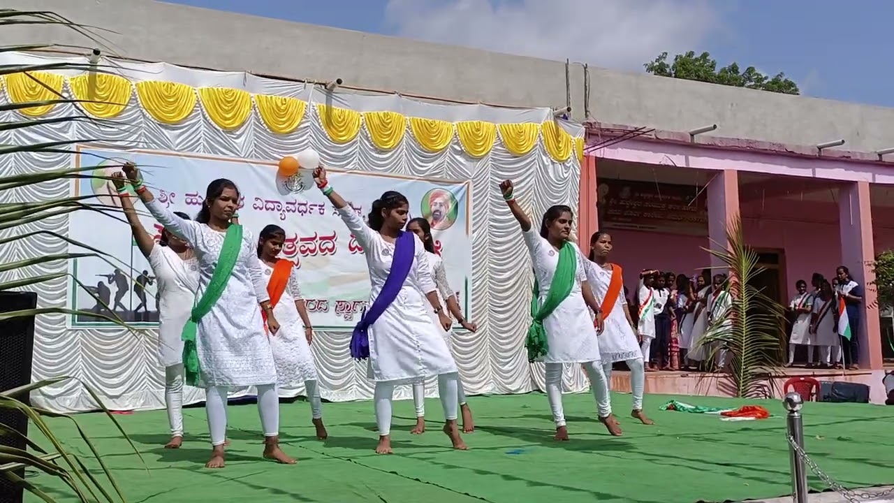 ಬಿ ಎ ಮತ್ತು ಬಿಕಾಂ  ವಿದ್ಯಾರ್ಥಿನಿಯರ, ಯೋಧ ಮೂವಿ ದಿಕ್ಕು ದಿಕ್ಕಲಿ ಭಾವ ಬಂಧನ