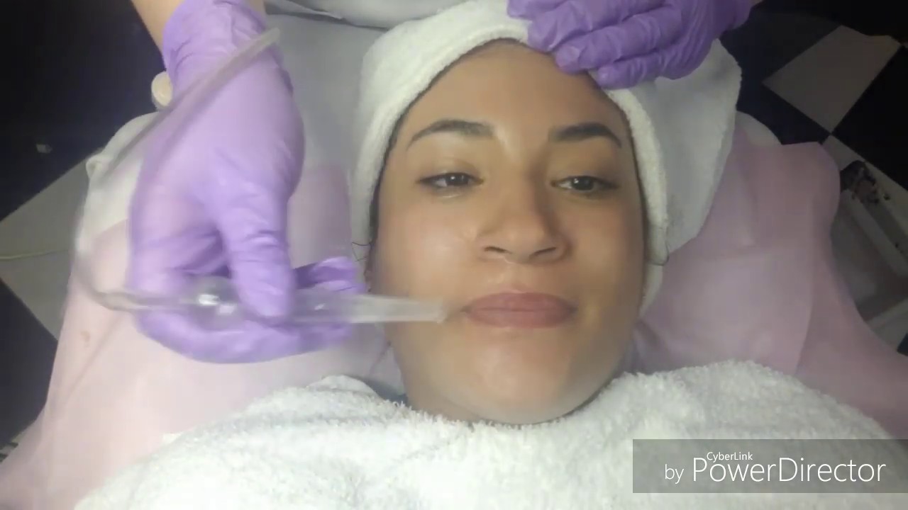 جلسة تنظيف البشرة في صالون شهرزاد 👍👍مع خبيرة التجميل خديجة soin de visage (nettoyage de peaux)